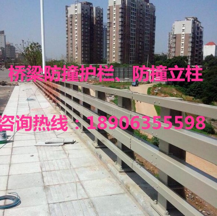 橋梁防撞護(hù)欄，防撞立柱